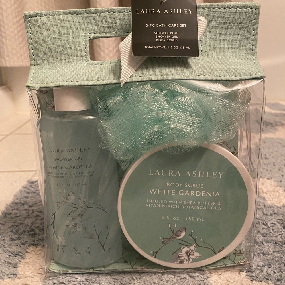 Brand New 3 piece bath set